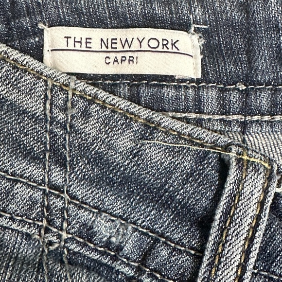 Vigoss Studio Distressed Cuffed The New York Capri Jeans 27 - Picture 7 of 9